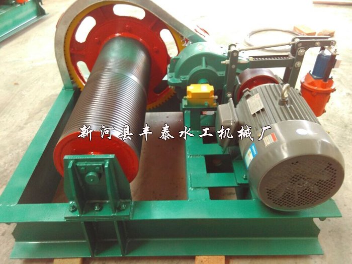 10吨QPQ卷扬式启闭机1.jpg 10吨QPQ卷扬式启闭机1.jpg