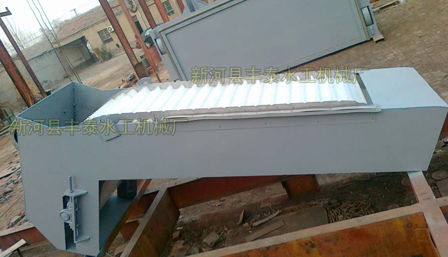 回转式耙齿清污机